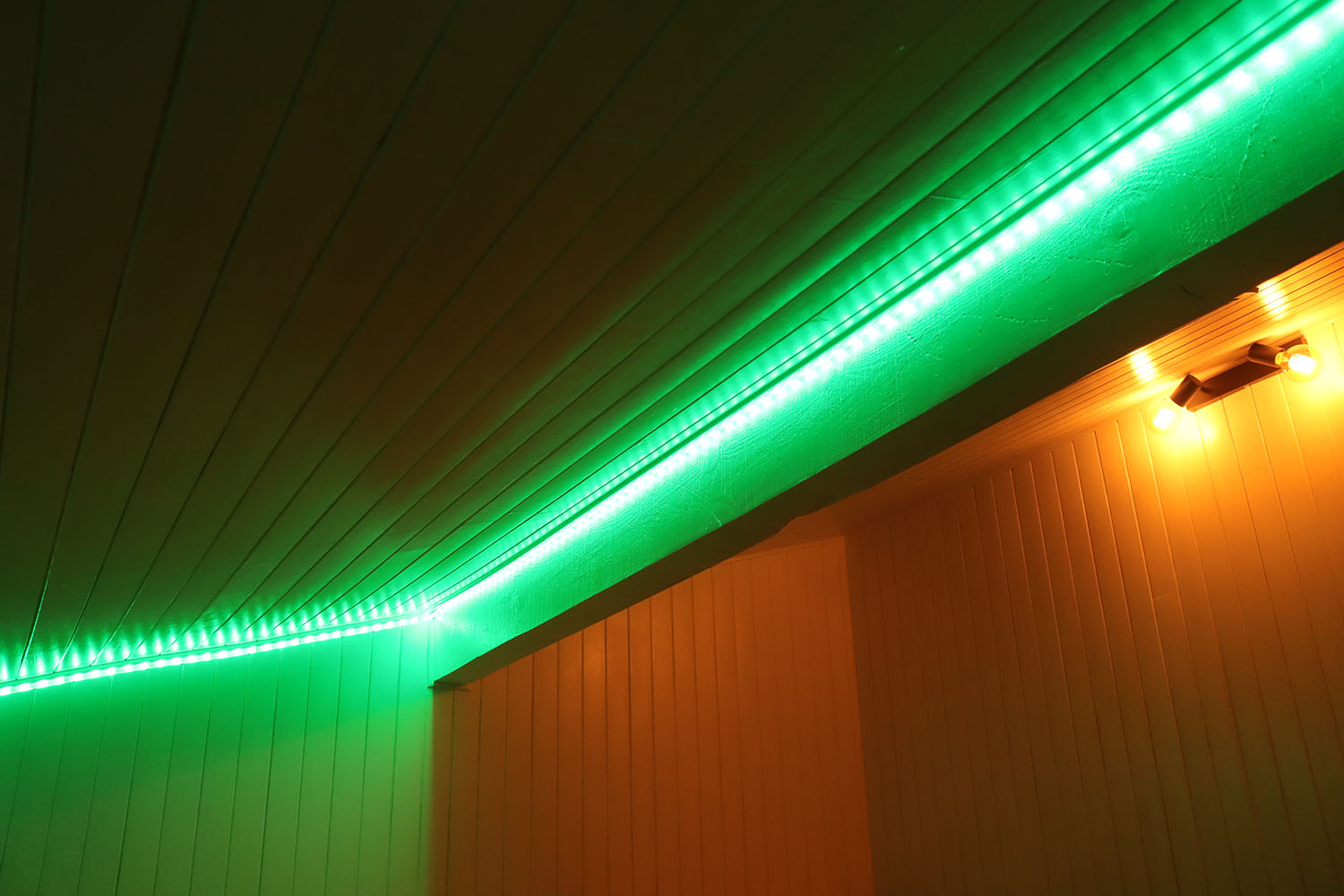 Test Calex Smart LED Strip Multi Color : un ruban connecté haut en couleurs  – Les Alexiens