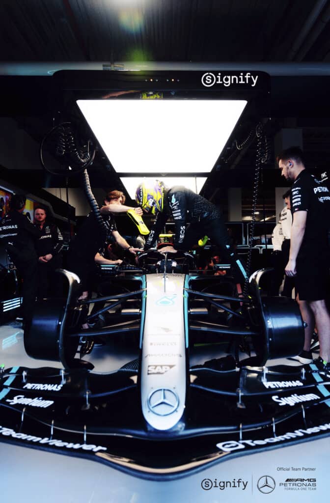 Signify et l'équipe de Formule 1 Mercedes-AMG PETRONAS lancent un nouveau partenariat